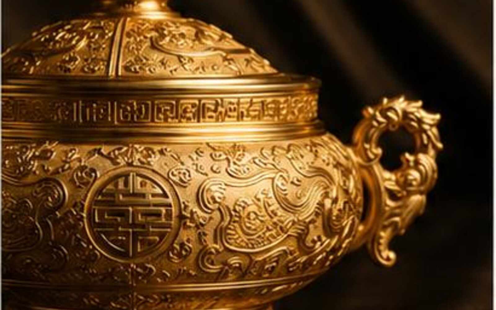 Refined heritage goldware vessel